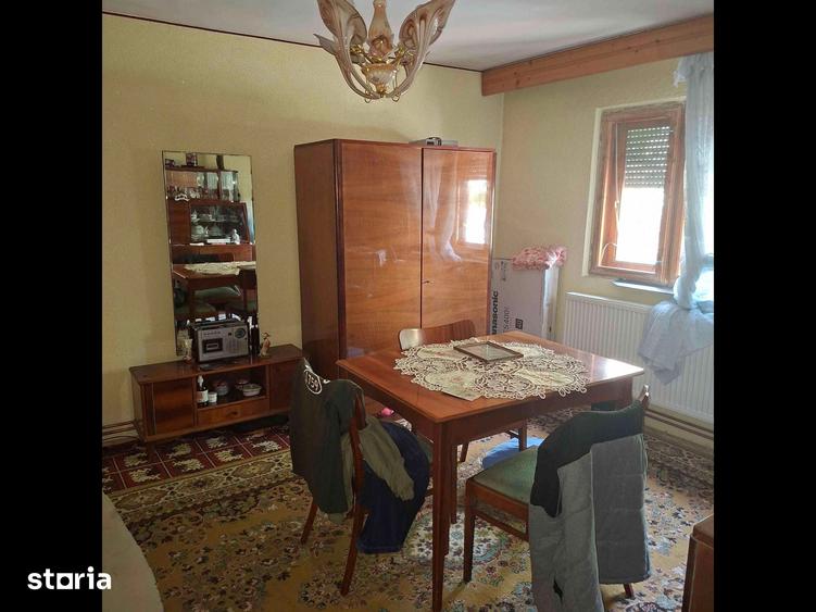 Casă cu 6 camere cu Teren 210 Mp în Rovine