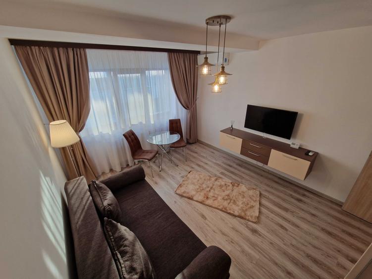Garsonieră decomandată în Uverturii