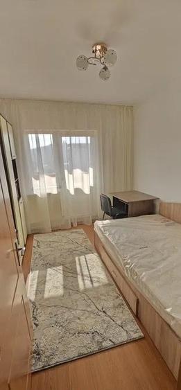 Apartament cu 4 camere decomandat, mobilat în Nicolina