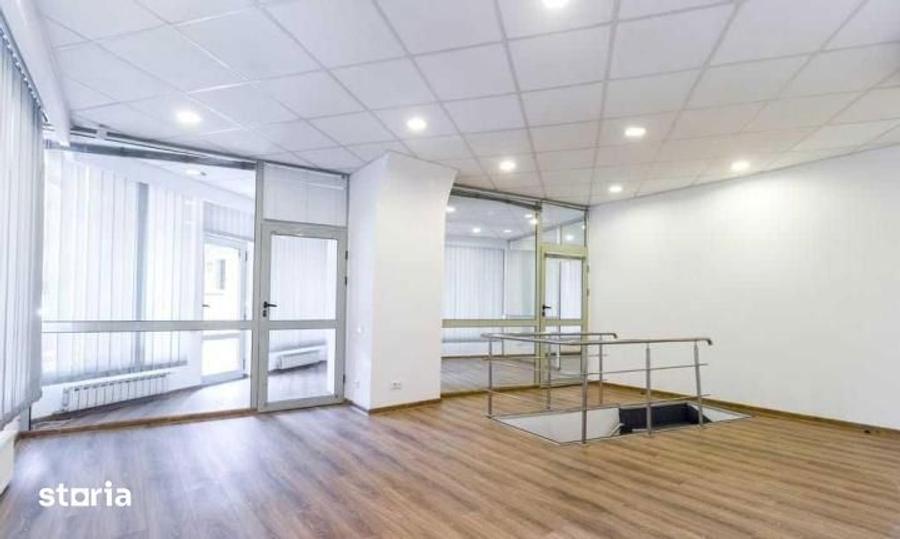 Spațiu comercial, de 220 mp, în Romană