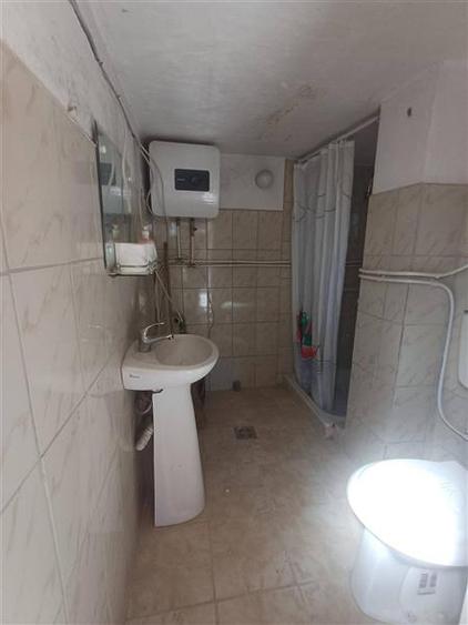 Casă individuală cu 2 camere cu Teren 324.70001220703 Mp în Periferie