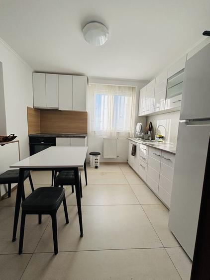 Apartament cu 3 camere decomandat, mobilat în Rogerius