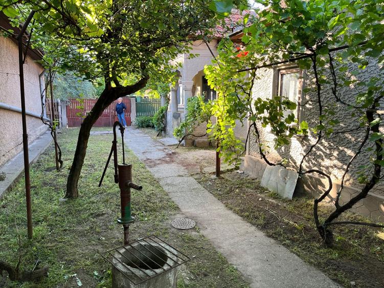 Casă cu 4 camere în Central