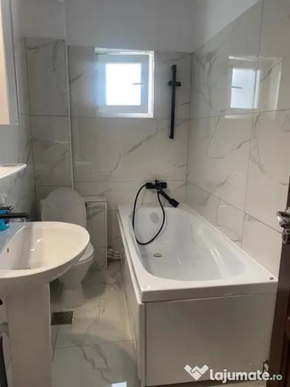 Apartament cu 2 camere decomandat în Podul de Fier