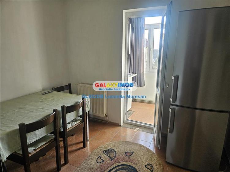 Apartament cu 2 camere decomandat, mobilat în Micro 12