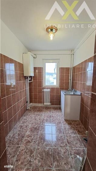 Apartament cu 3 camere semidecomandat în Alexandru cel Bun