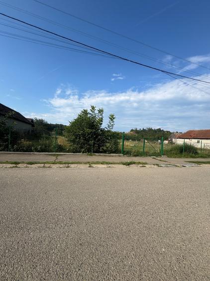 Teren de 1800 mp, în Bratca