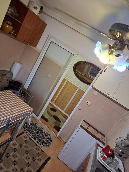 Apartament cu 2 camere semidecomandat în Prundu
