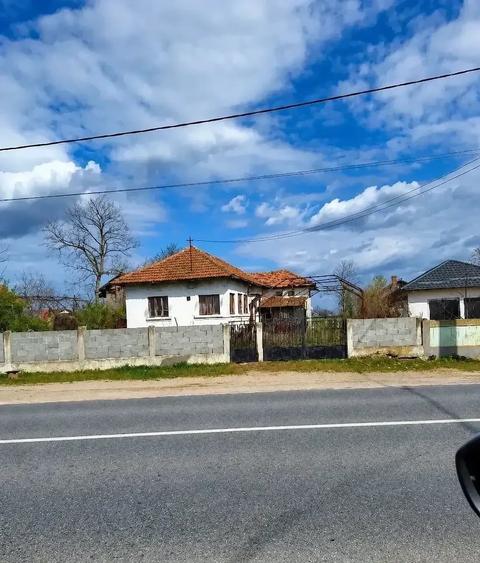 Casă cu Teren 2504 Mp în Central