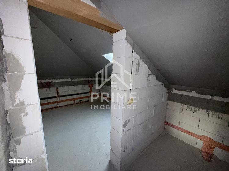Casă cu 5 camere cu Teren 1800 Mp în Stremț