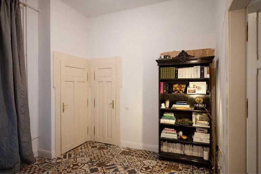 Apartament cu 2 camere semidecomandat, mobilat în P-ța Unirii