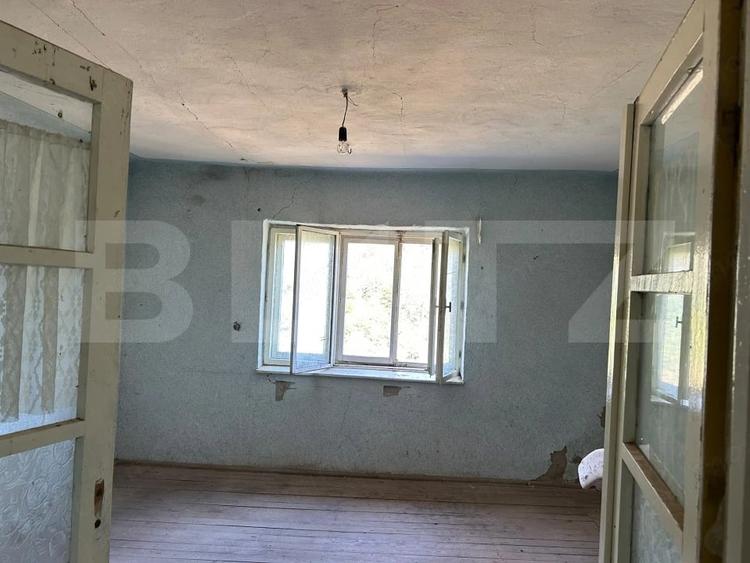 Casă cu 2 camere cu Teren 11000 Mp în Mătăcina