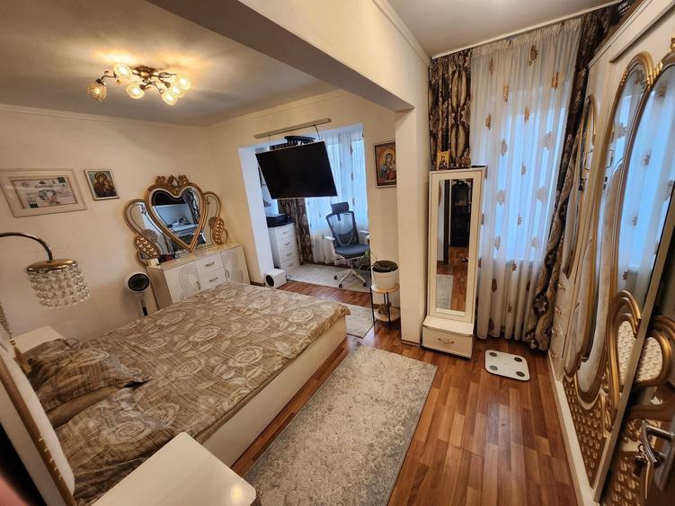 Apartament cu 4 camere semidecomandat în Aluniș