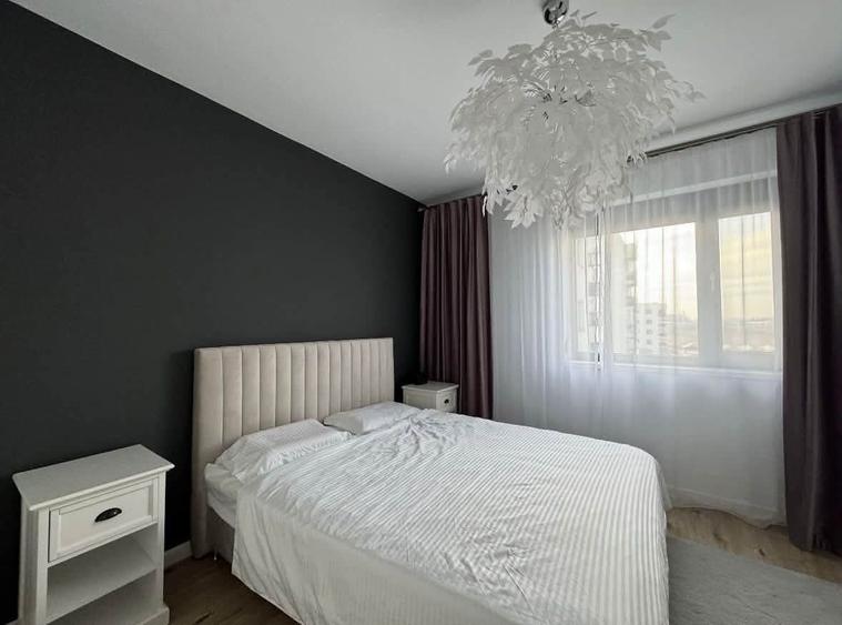 Apartament cu 4 camere semidecomandat în Băneasa