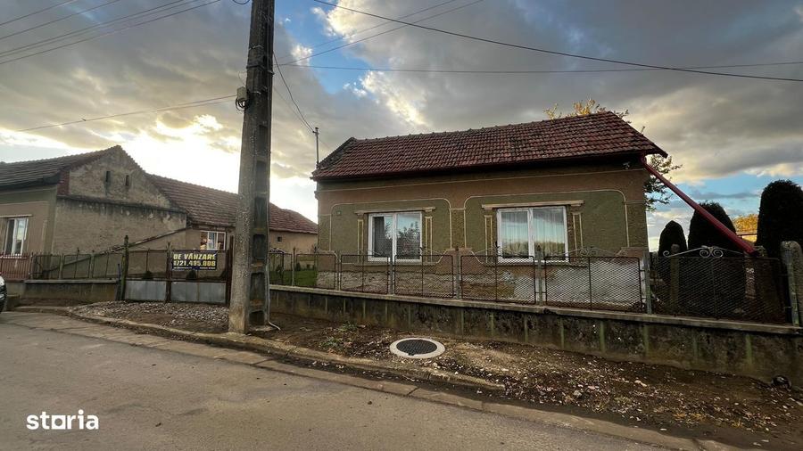 Casă cu 3 camere în Berveni