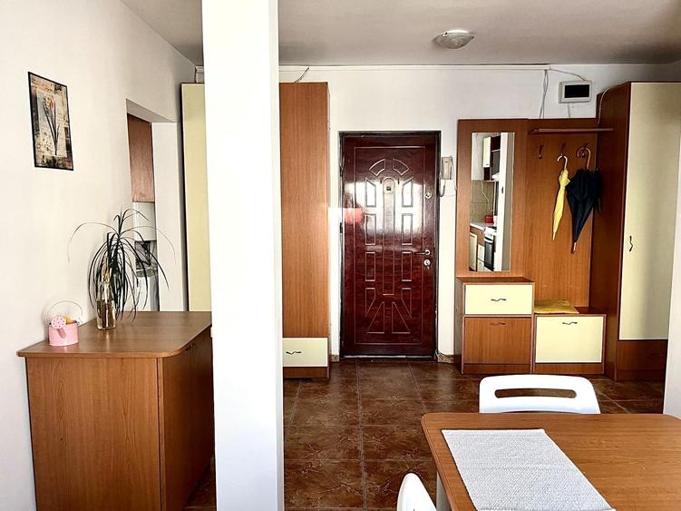 Apartament cu 2 camere decomandat, mobilat în Tei