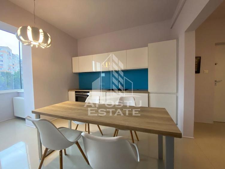 Apartament cu 4 camere decomandat, mobilat în Central