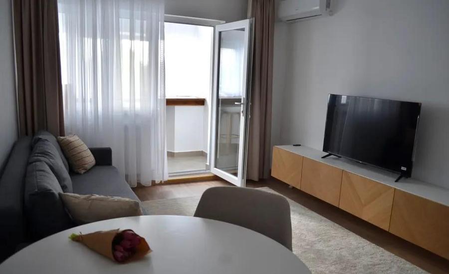 Apartament cu 3 camere decomandat, mobilat în Târgu Cucu