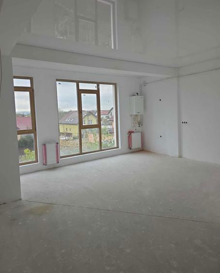 Apartament cu 3 camere decomandat în Exterior Vest