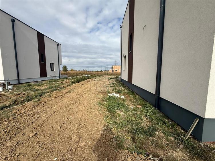 Duplex cu 4 camere cu Teren 400 Mp în Moșnița Nouă