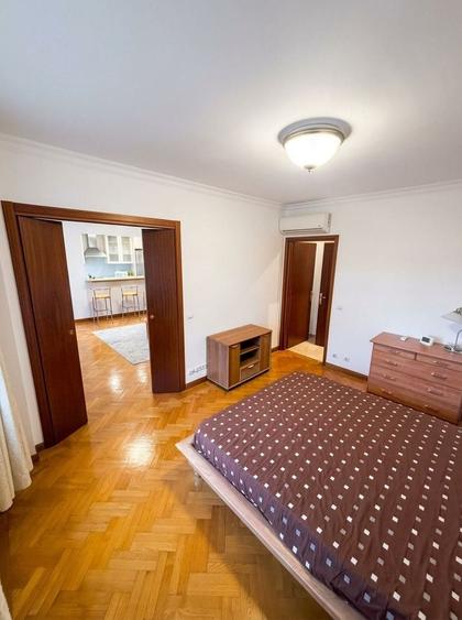 Apartament cu 3 camere decomandat, mobilat în Primăverii