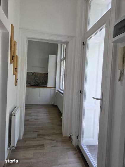 Apartament cu 2 camere, mobilat în Central