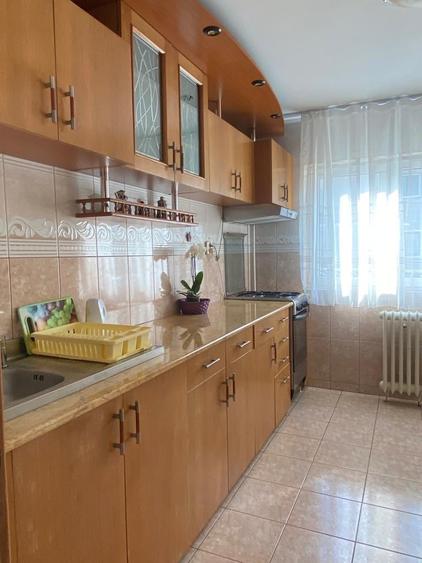 Apartament cu 3 camere decomandat în Berceni