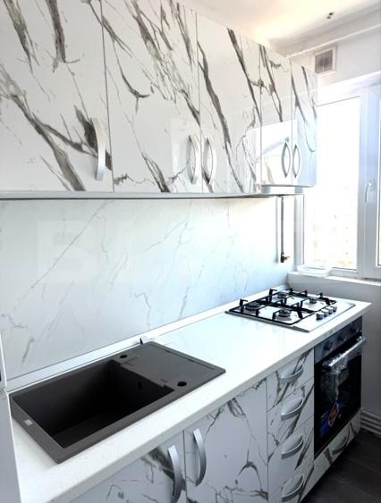 Apartament cu 2 camere semidecomandat, mobilat în Micro 11