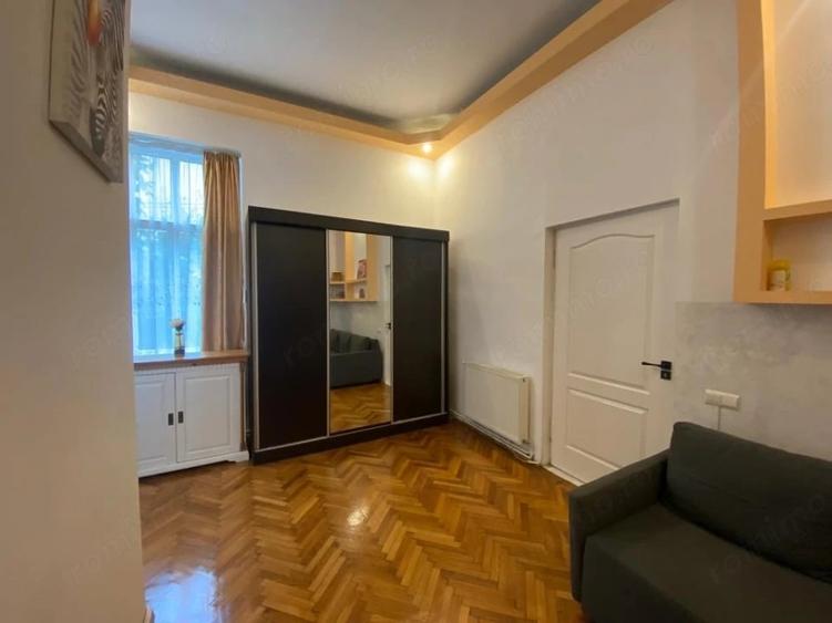 Apartament cu 3 camere semidecomandat în Central