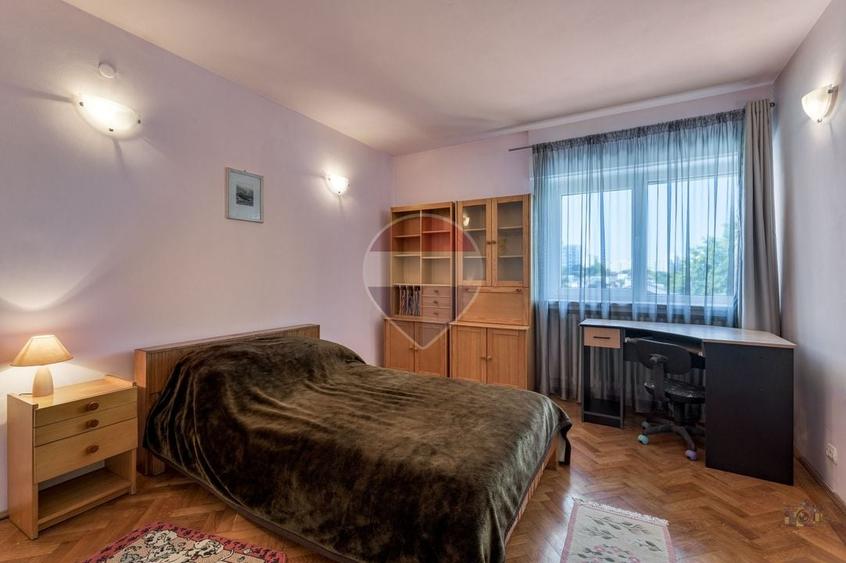 Apartament cu 3 camere semidecomandat, mobilat în Vatra Luminoasă