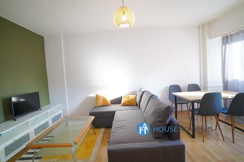 Apartament cu 3 camere, mobilat în Romană