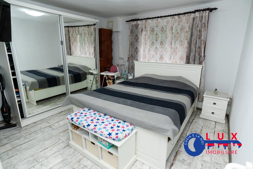 Casă individuală cu 5 camere cu Canalizare în Central
