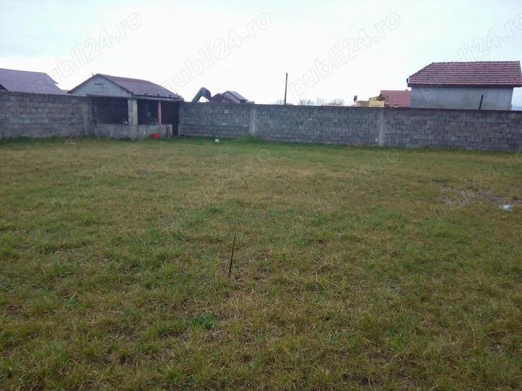 Casă cu 4 camere cu Teren 900 Mp în Gavojdia