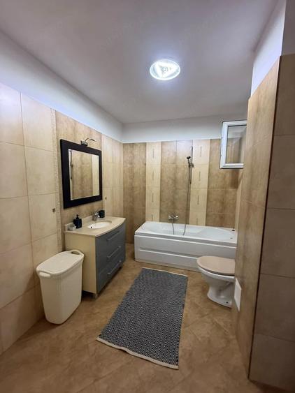 Apartament cu 3 camere în Lipovei