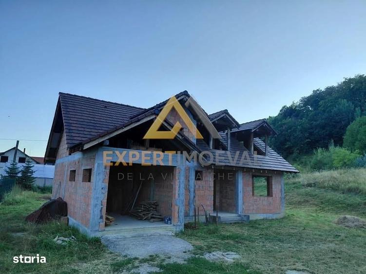 Casă cu 4 camere în Băița
