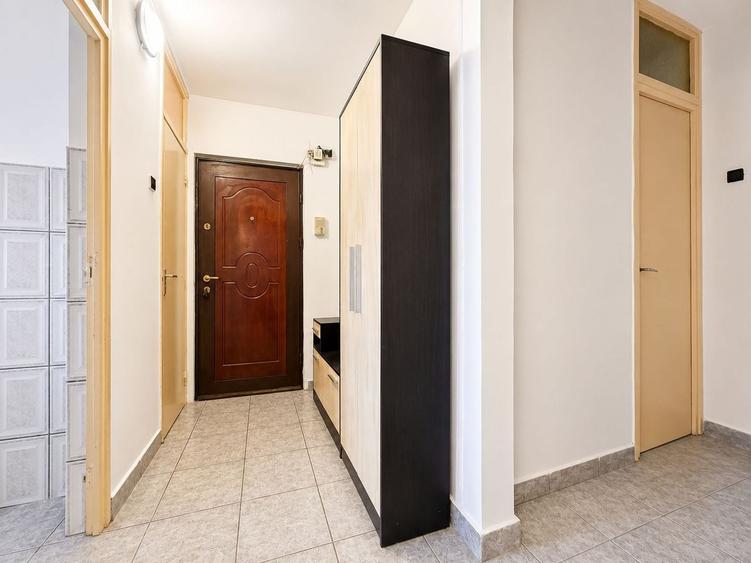 Apartament 3 camere decomandat, zona Alfa, etaj 1, două băi - 7