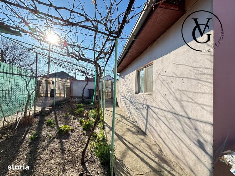 Casă cu 3 camere semidecomandat cu Teren 387 Mp în Lumina