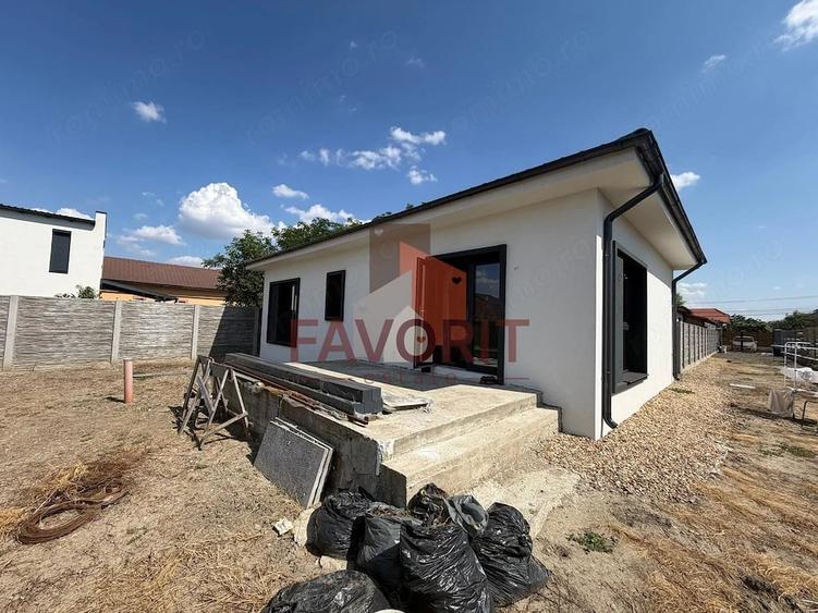Casă cu 7 camere cu Teren 500 Mp în Săcălaz