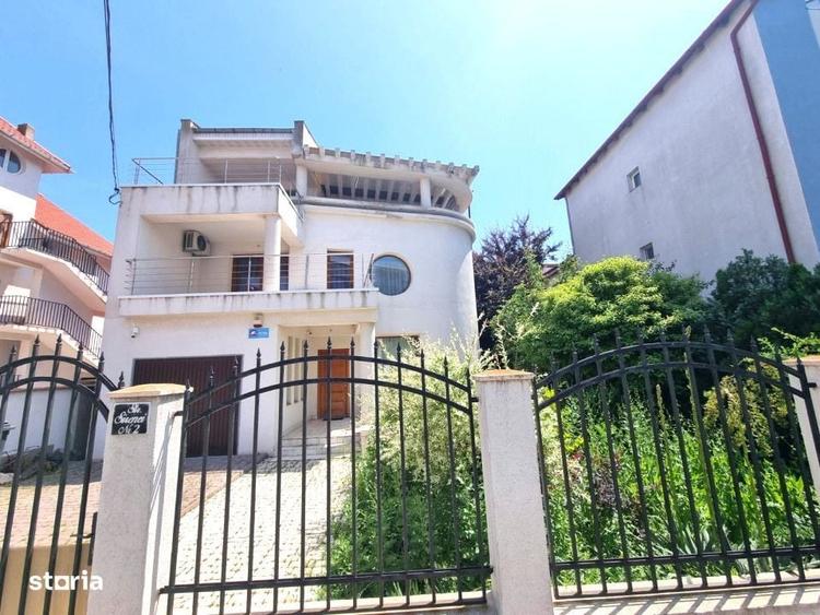 Casă cu 4 camere semidecomandat în Nord
