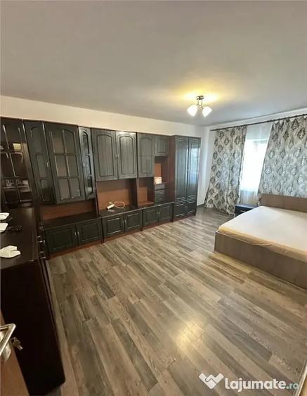 Apartament cu 3 camere decomandat, mobilat în Freidorf