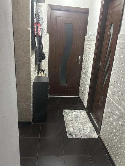 Apartament cu 3 camere semidecomandat în 9 Mai