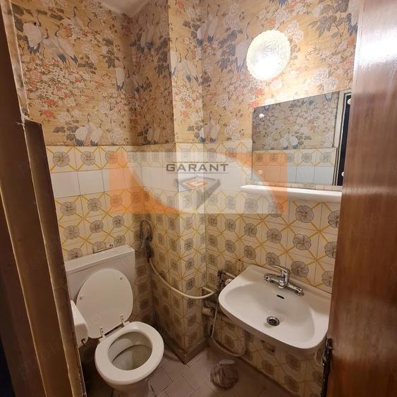 Apartament cu 3 camere decomandat în Eremia