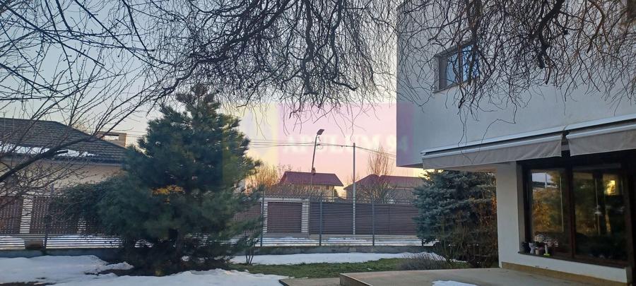 Casă individuală cu 6 camere cu Canalizare în Săbăreni