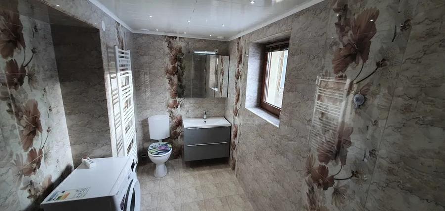 Casă cu 6 camere cu Teren 400 Mp în Râșnov