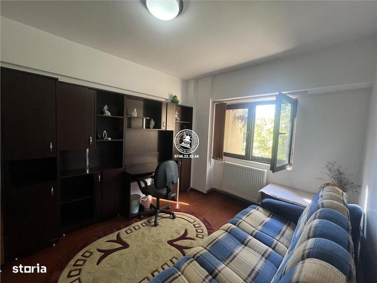 Apartament cu 3 camere decomandat în Nicolina