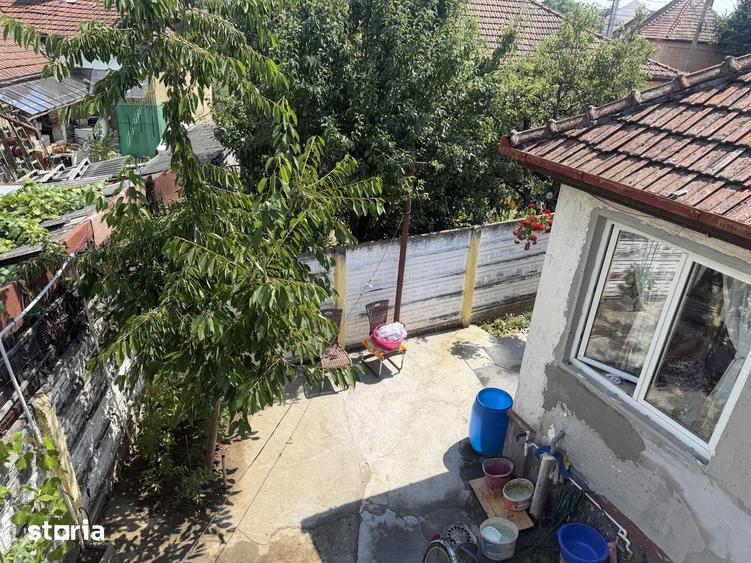 2 Case in aceeasi curte,Zona Titulescu - 2