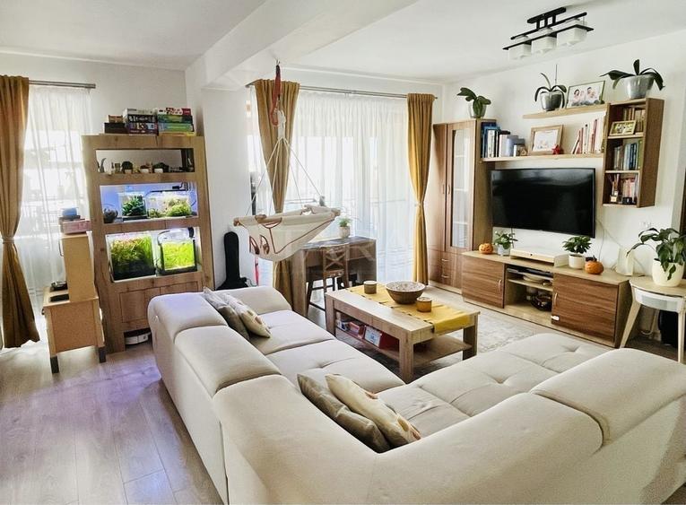 Apartament cu 3 camere decomandat, mobilat în Borhanci