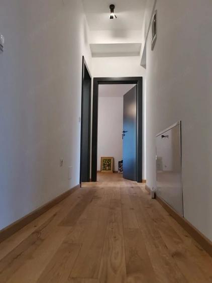 Casă cu 8 camere cu Teren 408 Mp în Central