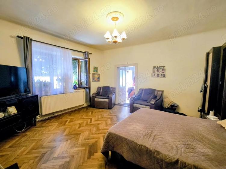 Apartament cu 3 camere decomandat în Schei