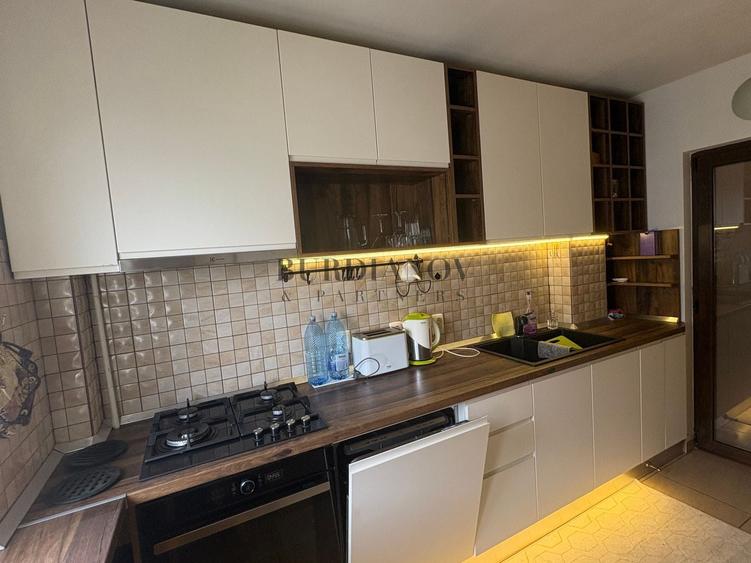 Apartament cu 3 camere decomandat în Vitan